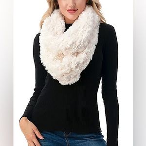 2 Faux fur infinity scarf